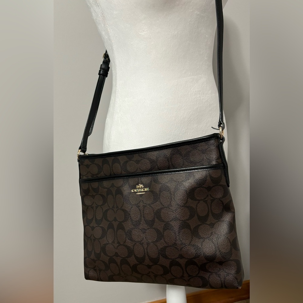 Coach Signature File Crossbody Leather bag